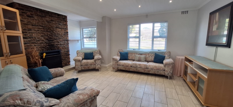 5 Bedroom Property for Sale in Elfindale Western Cape